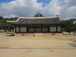 Seoul - Changgyeonggung - other building