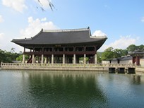 Seoul - Gyeongbokgung - building in the middle of the water