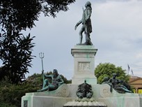 Sydney - Macquarie Street walking tour - Royal Botanic Garden - fountain