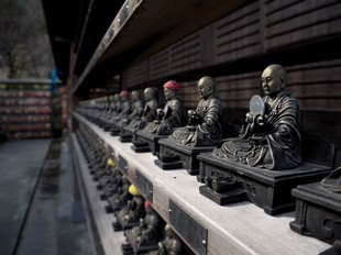 Hiroshima - Miyajima - Daisho-in Temple - Buddhas and coins
