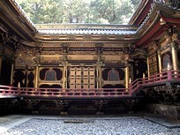 Tokyo - Nikko National Park - Iemitsu Taiyuin Mausoleum - courtyard