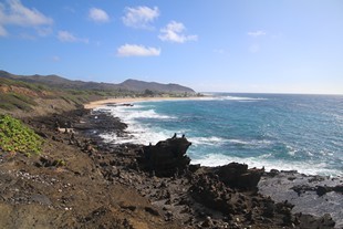 Oahu - Halona Blowhole Lookout - bay view