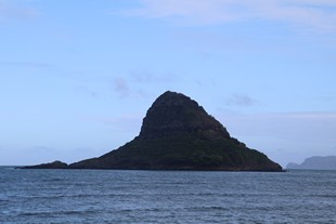 Oahu - Kualoa Rock Beach - rock