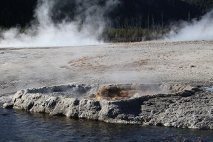 Yellowstone National Park - Old Faithful Village - Black Sand Basin - Cliff Geyser